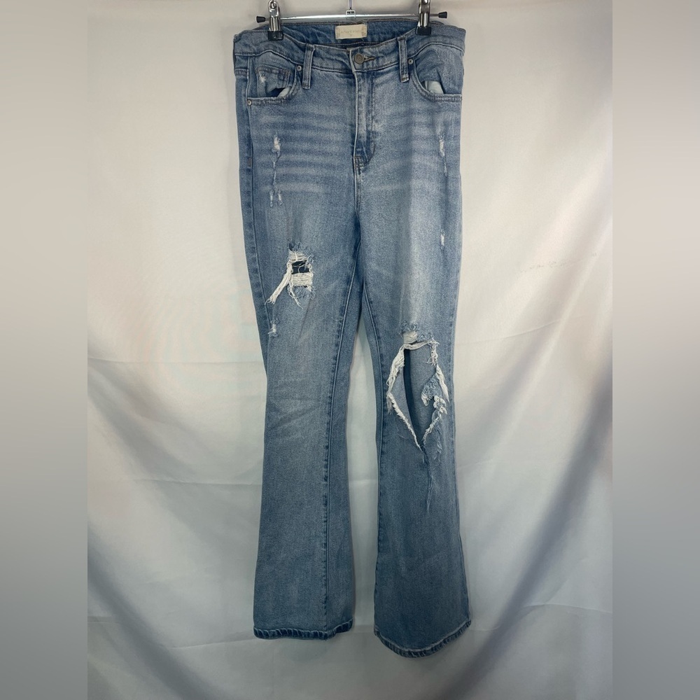 Altar’d state distressed denim jeans, with a cute flare pant leg. Broken in!